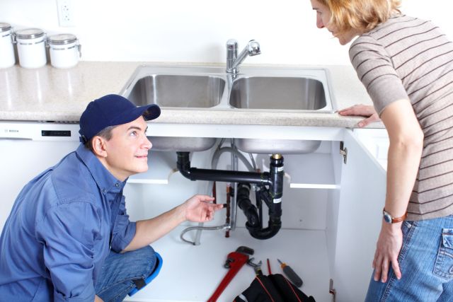 Kiểm tra hệ thống thoát nước để tránh ảnh hưởng đến tường